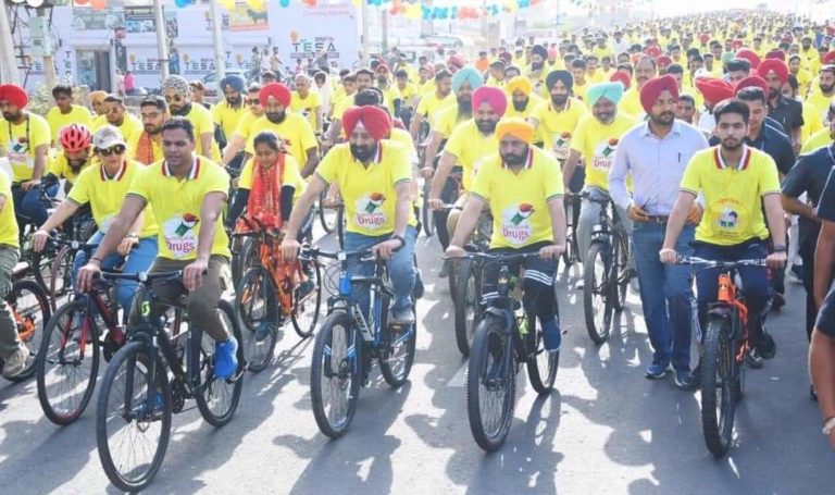 ਮੁੱਖ ਮੰਤਰੀ ਨੇ ਨਸ਼ਿਆਂ ਵਿਰੁੱਧ ਜਾਗਰੂਕਤਾ ਪੈਦਾ ਕਰਨ ਲਈ ਕਰਵਾਈ ਰੈਲੀ ਦੌਰਾਨ 15,000 ਤੋਂ ਵੱਧ ਸਾਈਕਲ ਸਵਾਰਾਂ ਦੀ ਕੀਤੀ ਅਗਵਾਈ