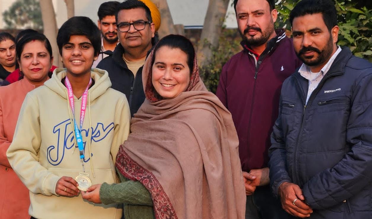 ਵਿਧਾਇਕ ਨਰਿੰਦਰ ਕੌਰ ਭਰਾਜ ਵੱਲੋਂ ਬੈਡਮਿੰਟਨ ਖਿਡਾਰਨ ਇਸ਼ਿਤਾ ਸ਼ਰਮਾ ਦਾ ਸਨਮਾਨ