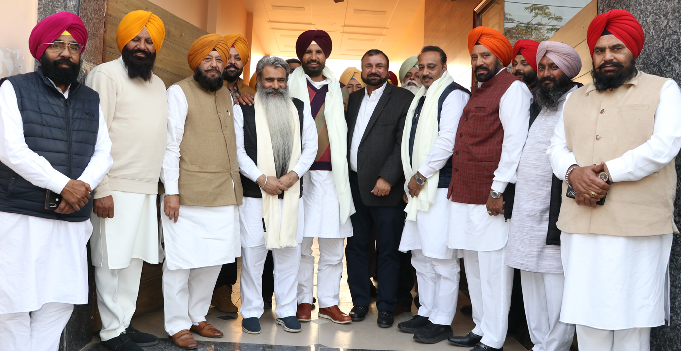 ਓਵਰਸੀਜ਼ ਕਾਂਗਰਸ ਅਮਰੀਕਾ ਪੰਜਾਬ ਚੈਪਟਰ ਦੇ ਪ੍ਰਧਾਨ ਗੁਰਮੀਤ ਸਿੰਘ ਗਿੱਲ ਦੇ ਗ੍ਰਹਿ ਵਿਖੇ ਕਾਂਗਰਸ ਪ੍ਰਧਾਨ ਪੰਜਾਬ ਰਾਜਾ ਬਡਿੰਗ ਸੀ.ਐਲ.ਪੀ ਨੇਤਾ ਪ੍ਰਤਾਪ ਸਿੰਘ ਬਾਜਵਾ ਅਤੇ ਸਾਬਕਾ ਮੰਤਰੀ ਆਸ਼ੂ ਪਹੁੰਚੇ