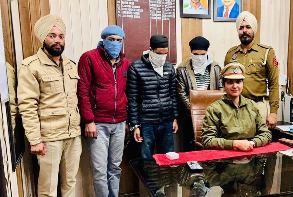 ਸ਼ੋਸ਼ਲ ਮੀਡੀਆਂ ਤੇ ਵਾਈਰਲ ਵੀਡਿਊ ਵਿੱਚ ਸ਼ਰੇਆਮ ਪਿਸਟਲ ਲਹਿਰਾਉਣ ਵਾਲੇ ਮੋਟਰਸਾਈਕਲ ਸਵਾਰ ਤਿੰਨੇ ਲੜਕੇ ਕਾਬੂ