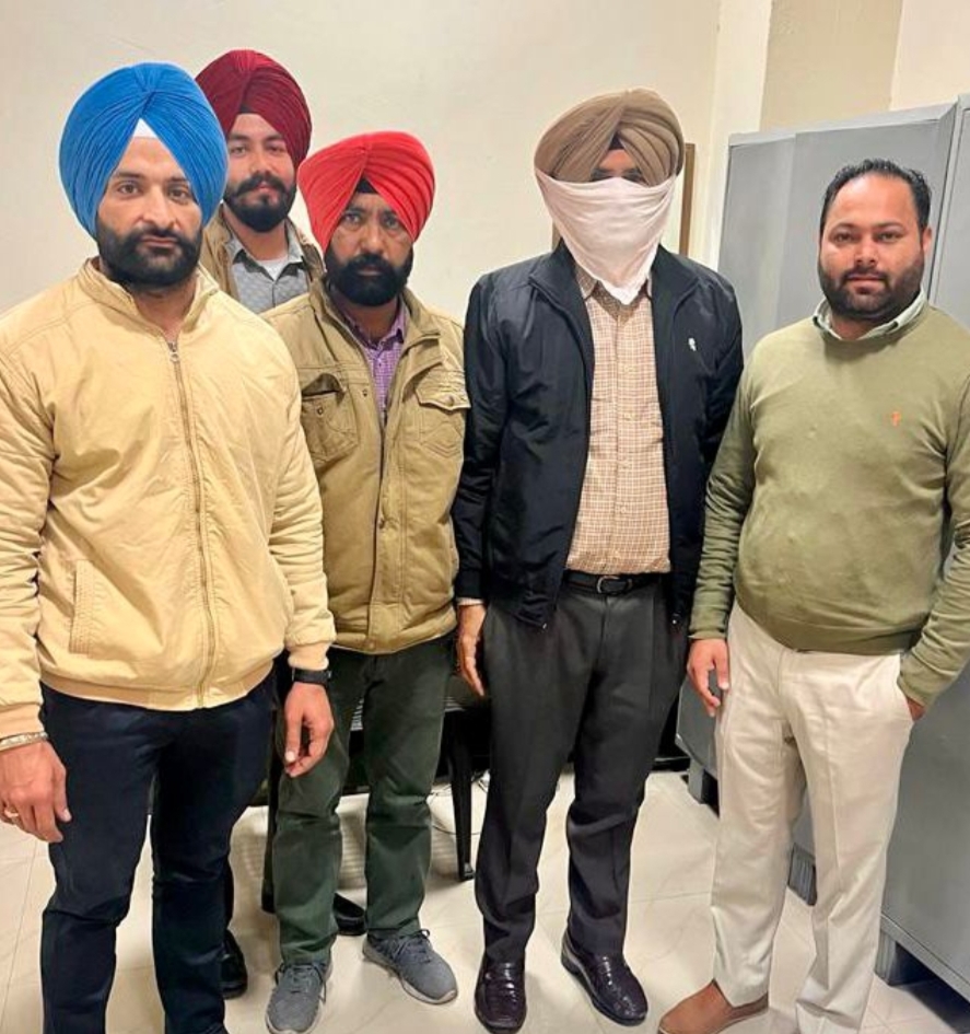 ਸਬ-ਇੰਸਪੈਕਟਰ 50,000 ਰੁਪਏ ਦੀ ਰਿਸ਼ਵਤ ਲੈਂਦਾ ਵਿਜੀਵੱਲੋਂ ਕਾਬੂਲੈਂਸ ਬਿਊਰੋ 