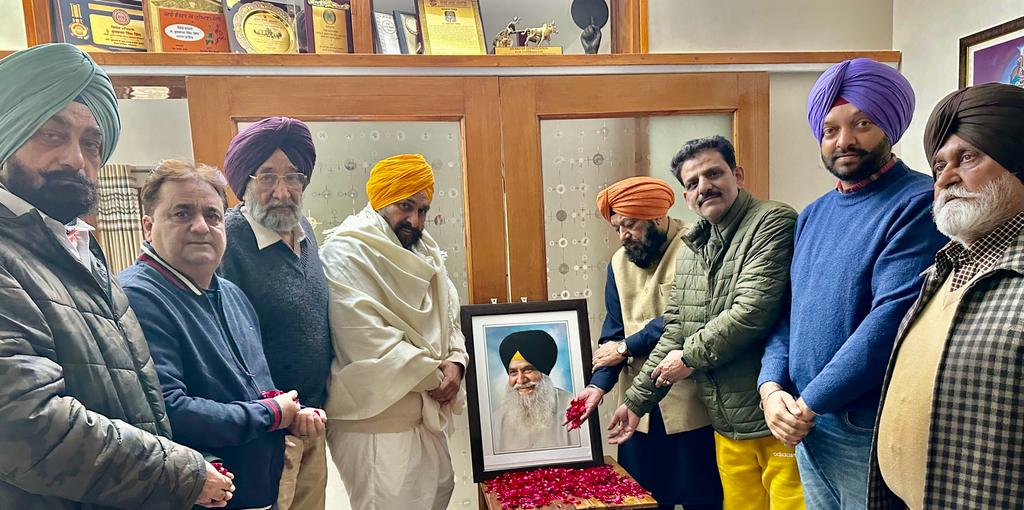 ਸਃ ਜਗਦੇਵ ਸਿੰਘ ਜੱਸੋਵਾਲ ਨੂੰ ਉਨ੍ਹਾਂ ਦੀ ਨੌਵੀਂ ਬਰਸੀ ਮੌਕੇ ਪ੍ਰੋਃ ਗੁਰਭਜਨ ਸਿੰਘ ਗਿੱਲ ਤੇ ਕ ਕ ਬਾਵਾ  ਸਮੇਤ ਪ੍ਰਮੁੱਖ ਸ਼ਖ਼ਸੀਅਤਾਂ ਵੱਲੋਂ ਸ਼ਰਧਾਂਜਲੀਆਂ ਭੇਂਟ