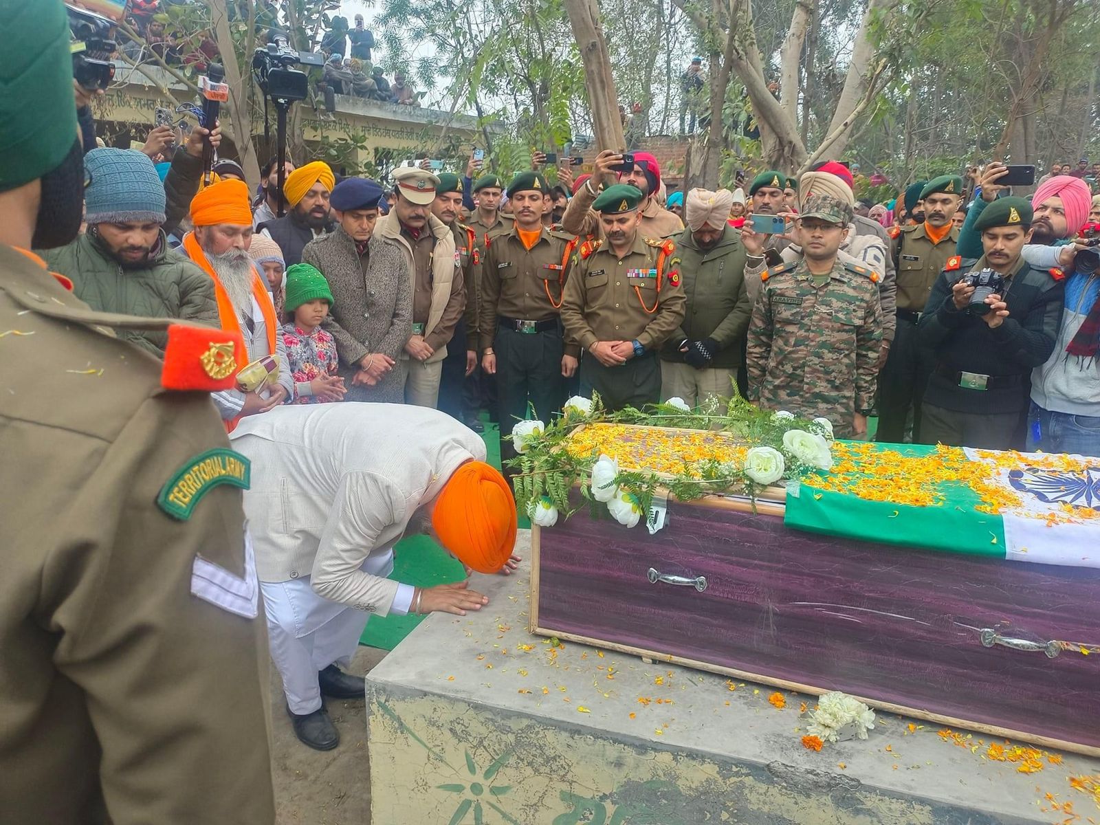 ਪਿੰਡ ਰਾਮਗੜ੍ਹ ਸਰਦਾਰਾਂ ਦੇ ਸ਼ਹੀਦ ਅਜੈ ਸਿੰਘ ਦਾ ਸਰਕਾਰੀ ਸਨਮਾਨਾ ਨਾਲ ਸੰਸਕਾਰ