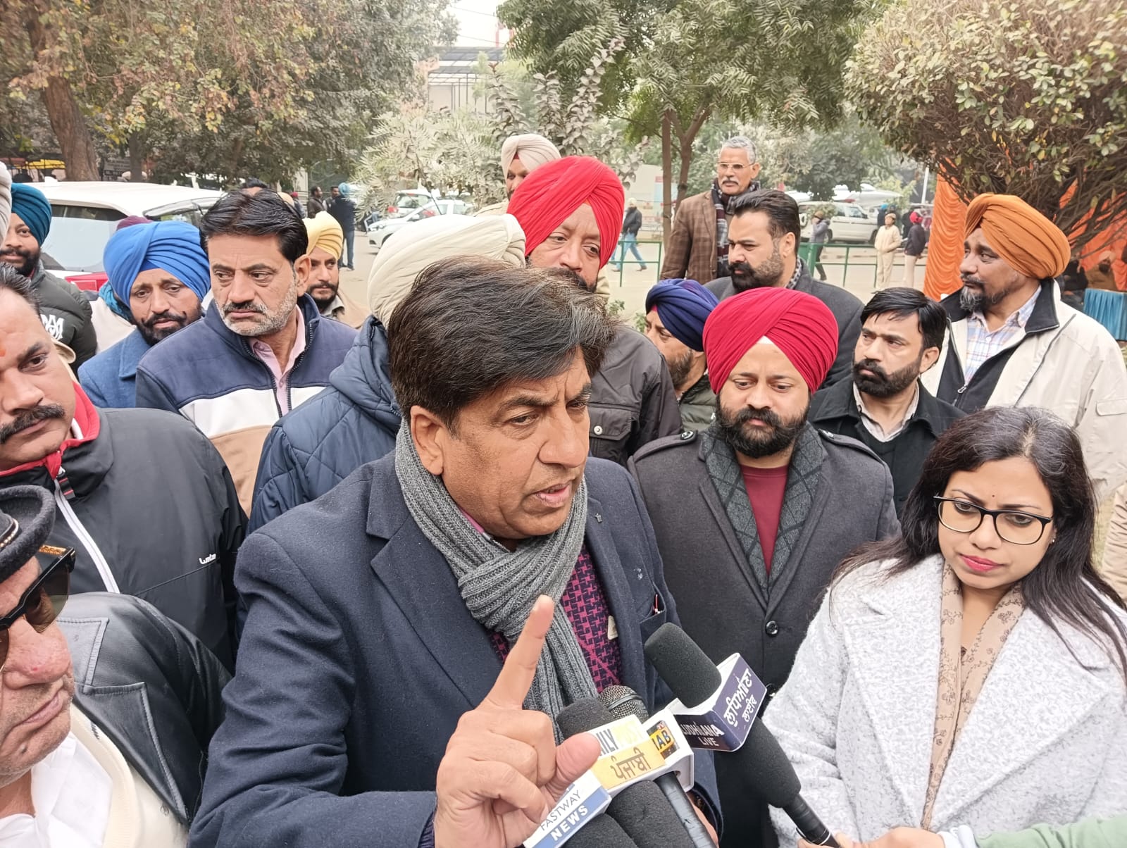 ਮਾਲ ਵਿਭਾਗ ਨਾਲ ਸਬੰਧਤ ਪਾਰਦਰਸ਼ੀ ਸੇਵਾਵਾਂ ਮੁਹੱਈਆ ਕਰਵਾਉਣ ਲਈ ਪੰਜਾਬ ਸਰਕਾਰ ਵਚਨਬੱਧ ਹੈ – ਕੈਬਨਿਟ ਮੰਤਰੀ ਬ੍ਰਹਮ ਸ਼ੰਕਰ ਜਿੰਪਾ
