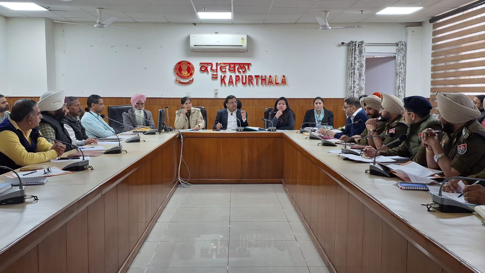 ਲੋਕ ਸਭਾ ਚੋਣਾਂ-2024: ਡਿਪਟੀ ਕਮਿਸ਼ਨਰ ਵਲੋੰ ਅਧਿਕਾਰੀਆਂ ਨੂੰ ਸਮੇਂ ਸਿਰ ਤਿਆਰੀਆਂ ਤੇ ਪ੍ਰਬੰਧ ਮੁਕੰਮਲ ਕਰਨ ਦੇ ਨਿਰਦੇਸ਼