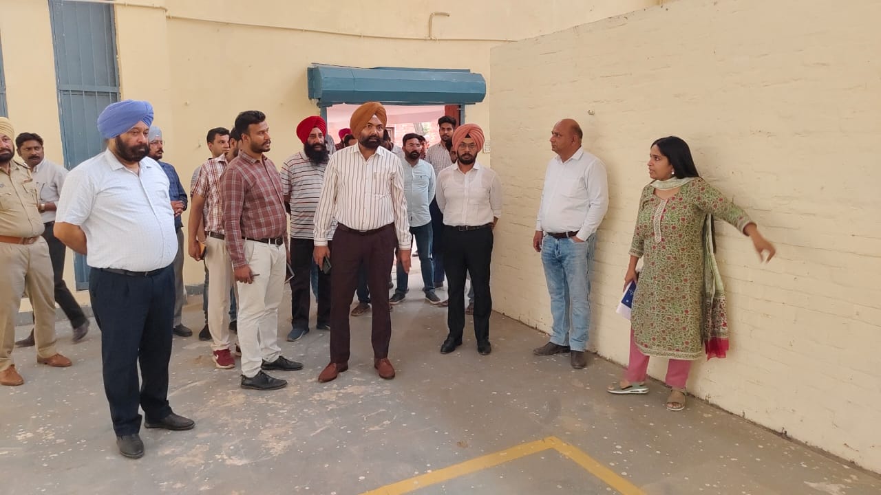 ਜ਼ਿਲ੍ਹਾ ਚੋਣ ਅਫ਼ਸਰ ਨੇ ਸਟਰਾਂਗ ਰੂਮਾਂ ਅਤੇ ਗਿਣਤੀ ਕੇਂਦਰਾਂ ਦਾ ਲਿਆ ਜਾ   ਇਜ਼ਾ