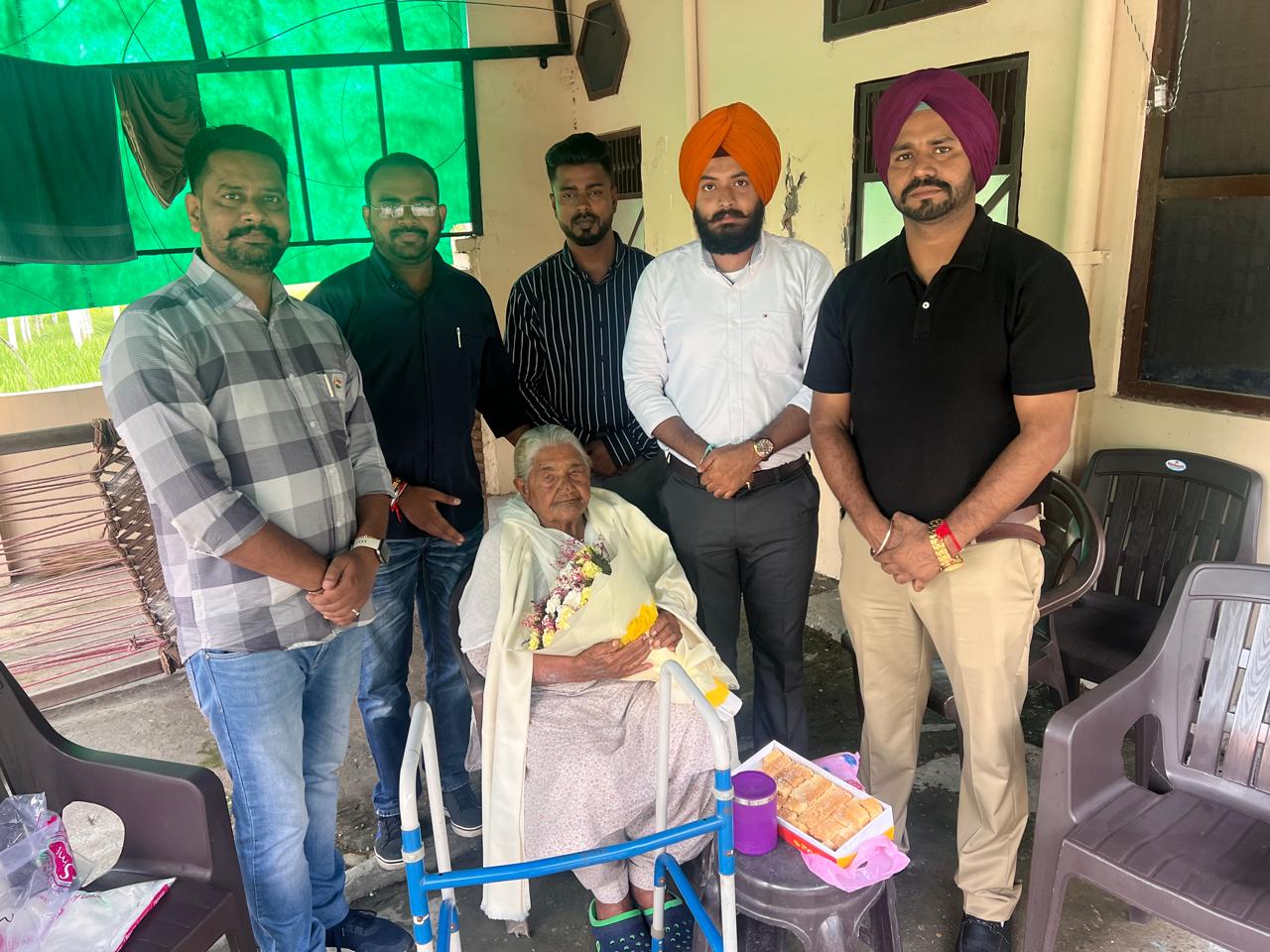 ਸ਼ਹੀਦ ਮਾਸਟਰ ਕਰਨੈਲ ਸਿੰਘ ਈਸੜੂ ਦੀ ਪਤਨੀ ਚਰਨਜੀਤ ਕੌਰ ਦਾ ਜ਼ਿਲ੍ਹਾ ਪ੍ਰਸ਼ਾਸਨ ਵੱਲੋਂ ਪਿੰਡ ਬੜੌਲਾ (ਅੰਬਾਲਾ) ਵਿਖੇ ਪਹੁੰਚ ਕੇ ਕੀਤਾ ਗਿਆ ਸਨਮਾਨ
