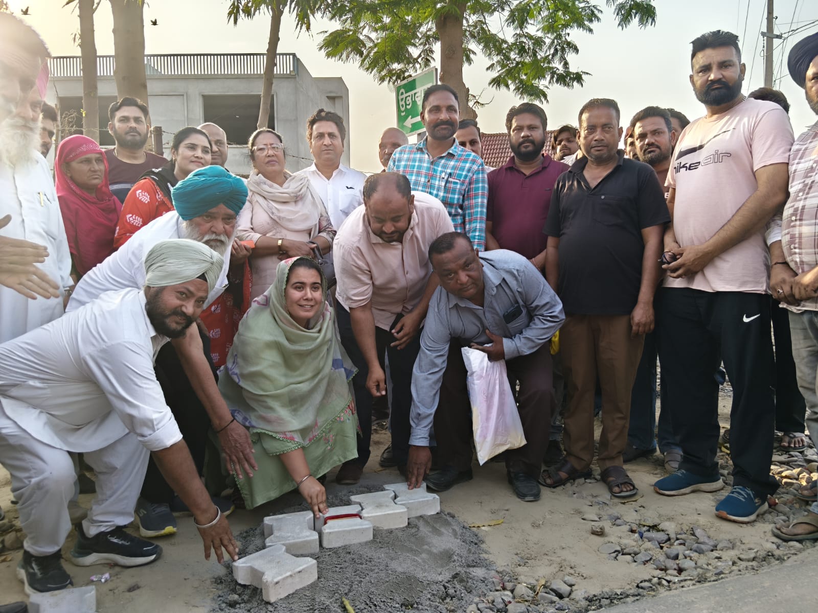 ਨਰਿੰਦਰ ਕੌਰ ਭਰਾਜ ਵੱਲੋਂ ਉਪਲੀ ਰੋਡ ਵਿਖੇ 68.78 ਲੱਖ ਰੁਪਏ ਦੀ ਲਾਗਤ ਨਾਲ ਬਰਮਾਂ ‘ਤੇ ਇੰਟਰਲਾਕ ਟਾਈਲਾਂ ਲਾਉਣ ਦੇ ਕੰਮ ਦੀ ਸ਼ੁਰੂਆਤ