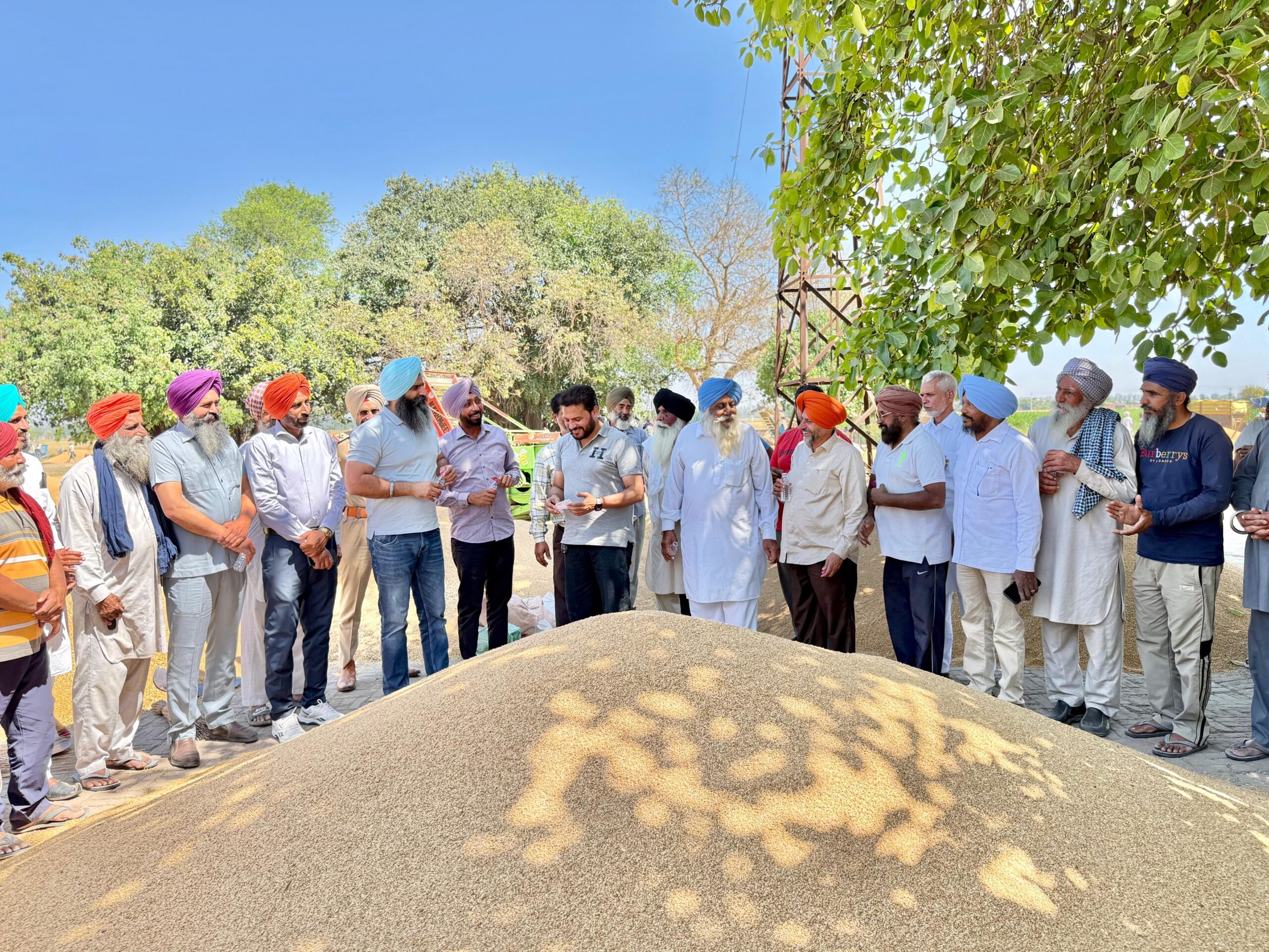ਪਨਗਰੇਨ ਦੇ ਚੇਅਰਮੈਨ ਡਾ. ਤੇਜਪਾਲ ਸਿੰਘ ਗਿੱਲ ਵੱਲੋਂ ਚਚਰਾੜੀ ਤੇ ਹੰਸ ਕਲਾਂ ਦੀਆਂ ਅਨਾਜ ਮੰਡੀਆਂ ਦਾ ਦੌਰਾ= ਕਣਕ ਖਰੀਦ ਦੀ ਰਸਮੀ ਸ਼ੁਰੂਆਤ ਵੀ ਕਰਵਾਈ